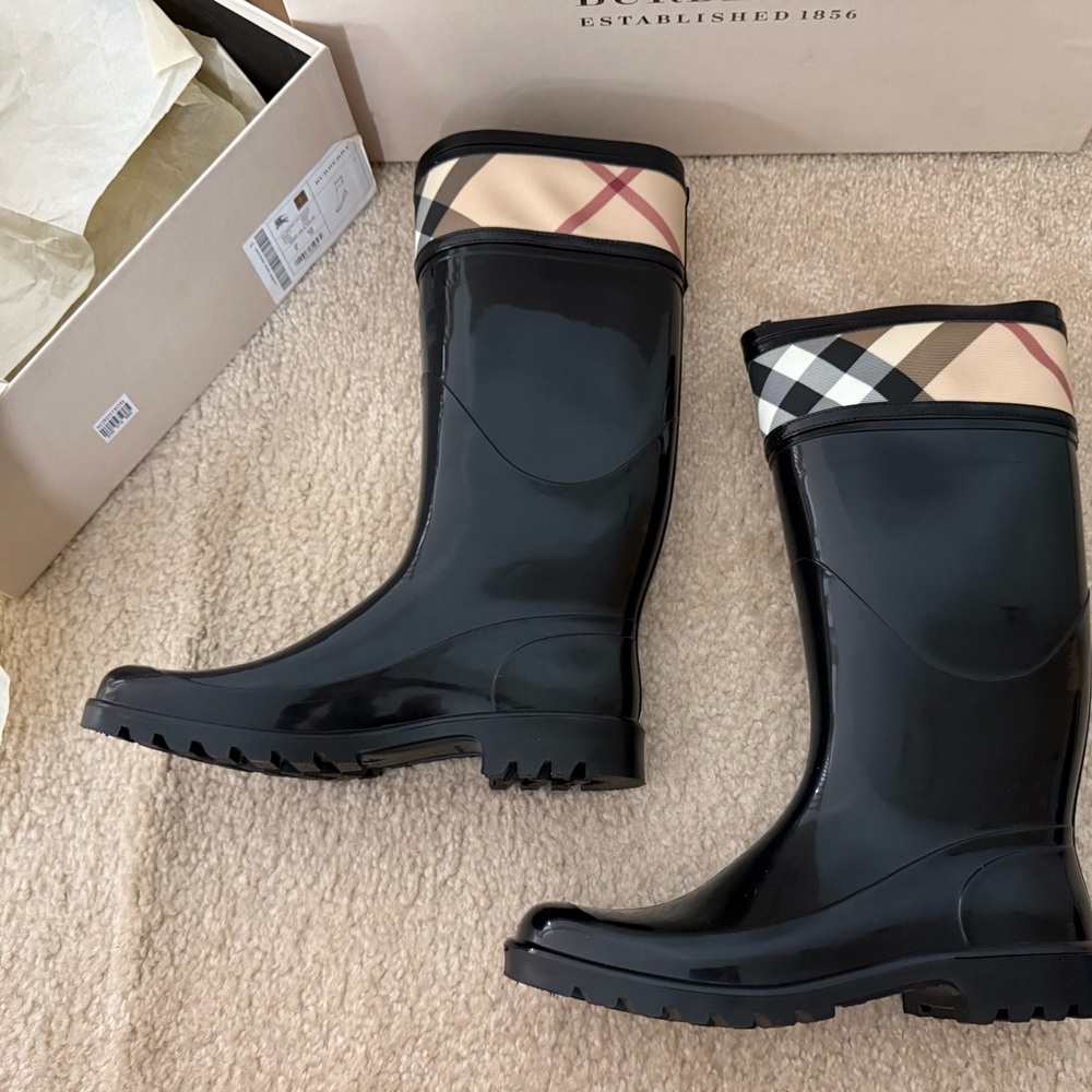 Burberry Black Rain Boots with Box - Picture 8 of 14
